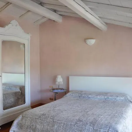 Сasa de vacaciones La Casa Rossa Nel Bosco Cantù
