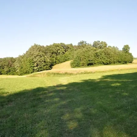 La Casa Rossa Nel Bosco Сasa de vacaciones *