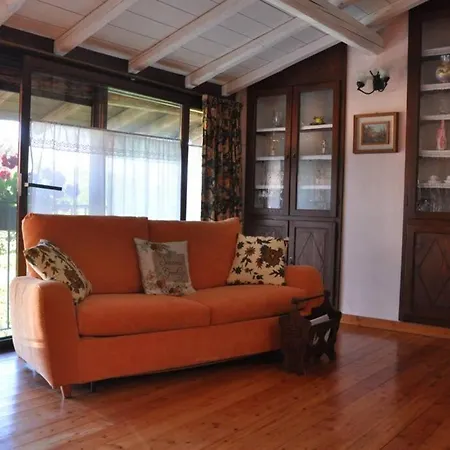 La Casa Rossa Nel Bosco Сasa de vacaciones