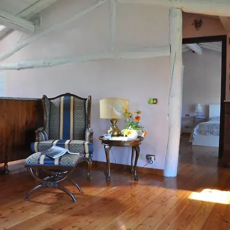 La Casa Rossa Nel Bosco Сasa de vacaciones *
