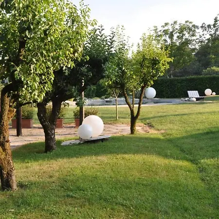 La Casa Rossa Nel Bosco