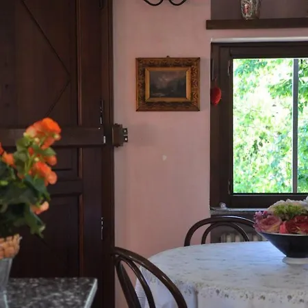 La Casa Rossa Nel Bosco Сasa de vacaciones Cantù
