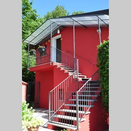 La Casa Rossa Nel Bosco