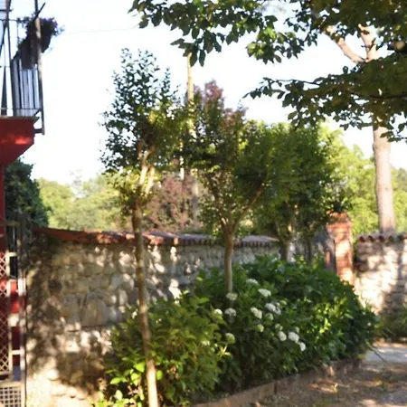 La Casa Rossa Nel Bosco Сasa de vacaciones *